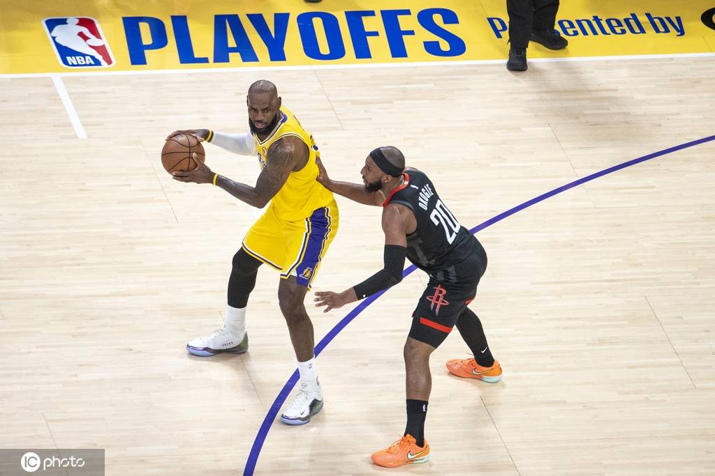 41岁正是打拼的年纪！老詹9分钟8助 创个人季后赛单节纪录